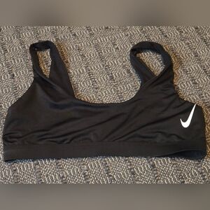Euc Nike Women's Black and White Sports Bra Sz M. Cute Criss Cross Back.